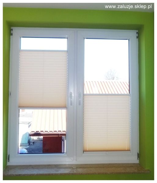 Kremowe plisy okienne