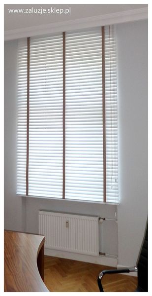 Żaluzja okienna z drewna