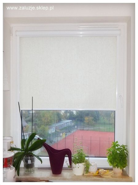 Kremowa roleta materiałowa