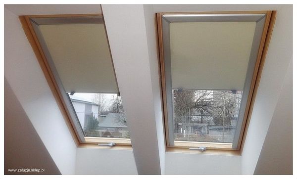 Kremowe rolety na okna dachowe