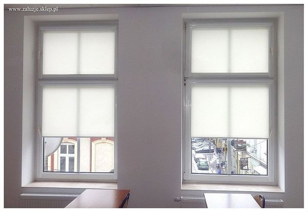 Materiałowe rolety na okno