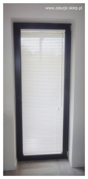 Żaluzja na okno balkonowe