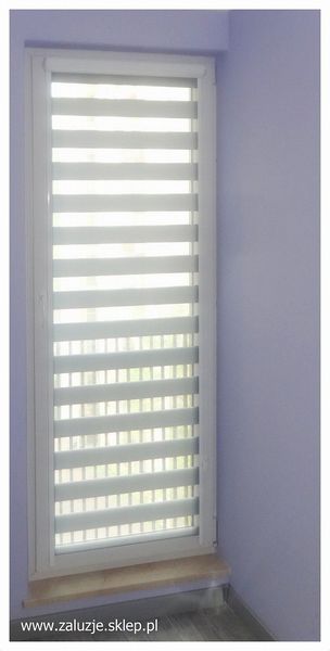 Biała roleta dzień i noc
