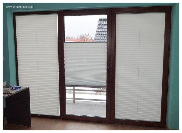 Stylowa Prywatność: Plisy na taras to eleganckie rozwiązanie zapewniające intymność i funkcjonalność.