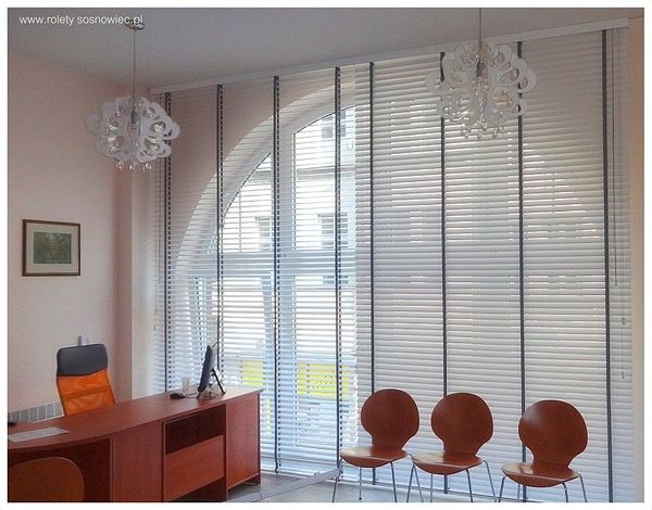 Żaluzje drewniane 50 mm z montażem Katowice - elegancja, funkcjonalność i solidność.