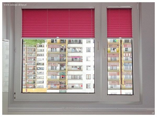 Stylowe plisy okienne Akces, zapewniające funkcjonalność i estetykę, doskonałe do każdego pomieszczenia.