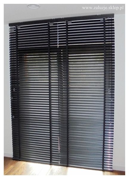 Żaluzje aluminiowe z montażem na terenie Śląska - nowoczesność, elegancja i doskonała regulacja światła.