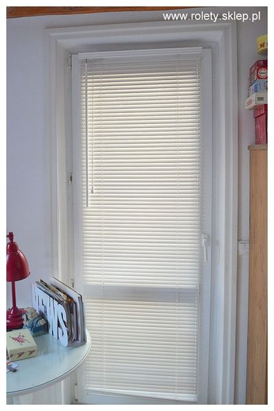 Biała żaluzja drewniana z montażem ( śląskie )