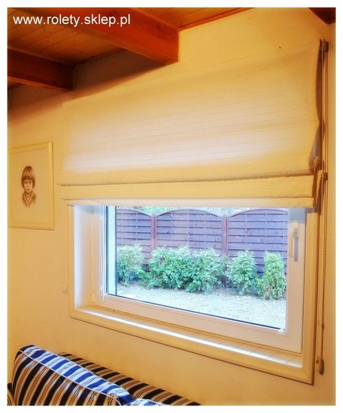 Kremowa roleta z montażem  