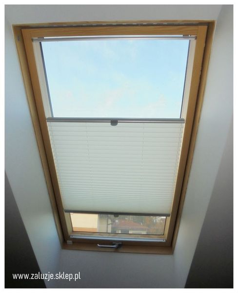 Plisy materiałowe to doskonały wybór dla alergików, ponieważ zapobiegają przedostawaniu się kurzu i alergenów do wnętrza.