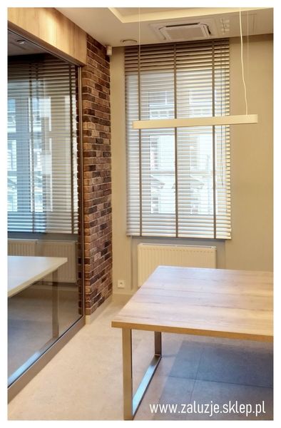 Stwórz idealne warunki oświetleniowe w swoim pomieszczeniu i ciesz się wygodą oraz elegancją.