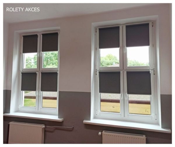 Rolety okienne, dostępne w różnorodnych wzorach i kolorach, to doskonałe rozwiązanie do aranżacji wnętrza. Oferują kontrolę nad światłem i prywatnością, dodając elegancji każdemu pomieszczeniu