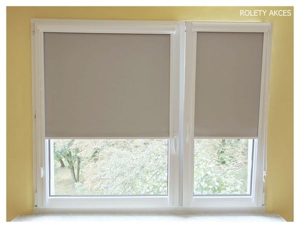 Szara roleta termoizolacyjna odbijająca ciepło od ROLETY AKCES to doskonałe rozwiązanie do wnętrz, zapewniające komfort termiczny i stylowy wygląd. Profesjonalny pomiar i montaż.