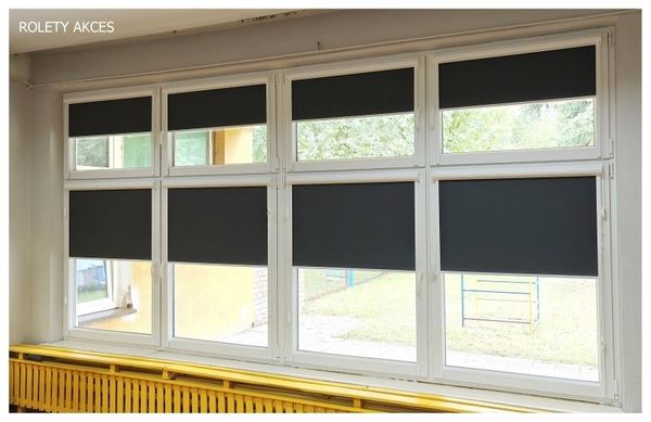 zaciemniające rolety do klas, rolety do szkoły, montaż rolet, ROLETY AKCES, rolety edukacyjne