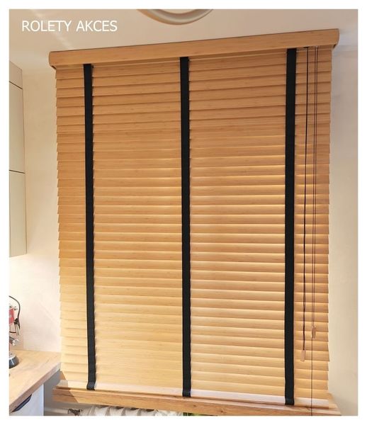 Żaluzje bambusowe 50 mm z czarnymi taśmami – ROLETY AKCES 