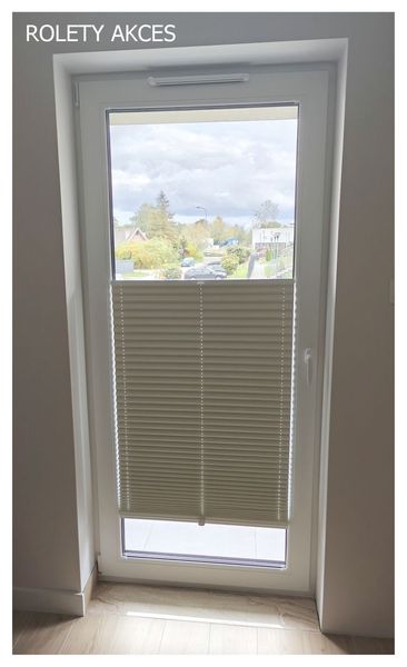 plisy zaciemniające, rolety plisowane, zaciemniające rolety na okno, plisy do sypialni, plisy blokujące światło