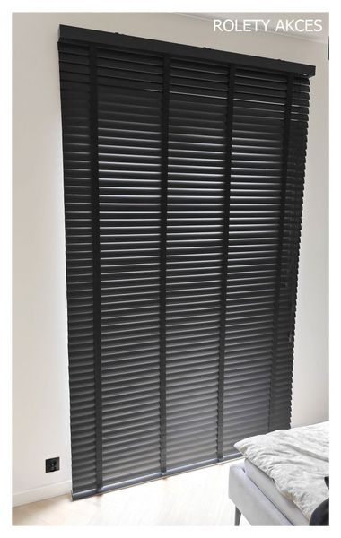 Wykonana z trwałego, wysokiej jakości drewna