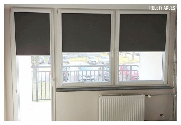 Zaciemniające rolety w kasecie z prowadnicami – skuteczna osłona okienna, która zapewnia całkowitą ciemność i elegancki wygląd