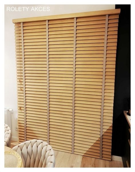 Stylowe żaluzje drewniane 50 mm z taśmami.